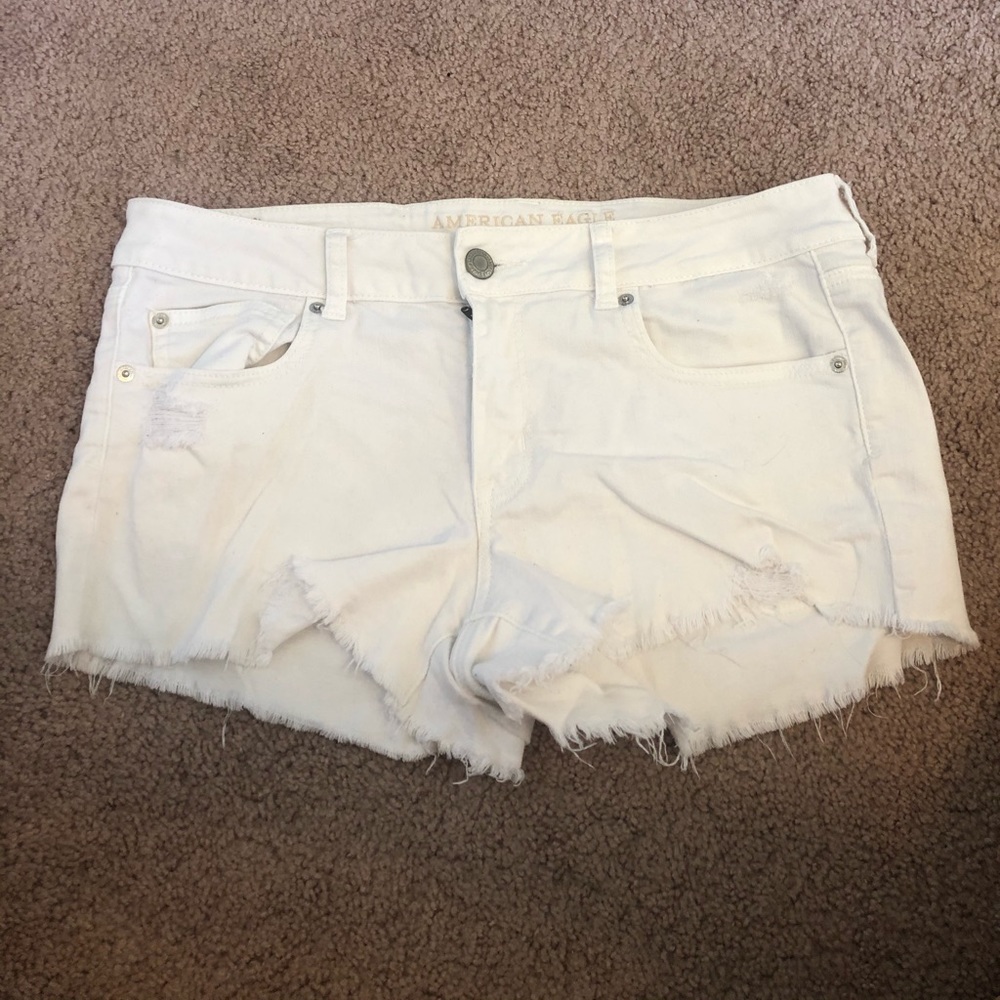 White American Eagle shorts
